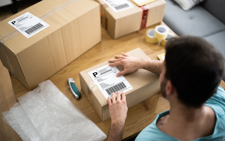 Delivery-with-label-on-box